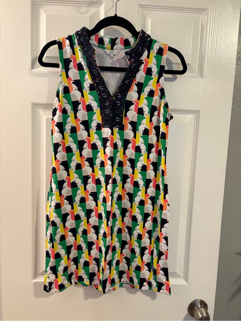 crown & ivy Multicolor Floral Print Top in Black, Green, Coral, Yellow